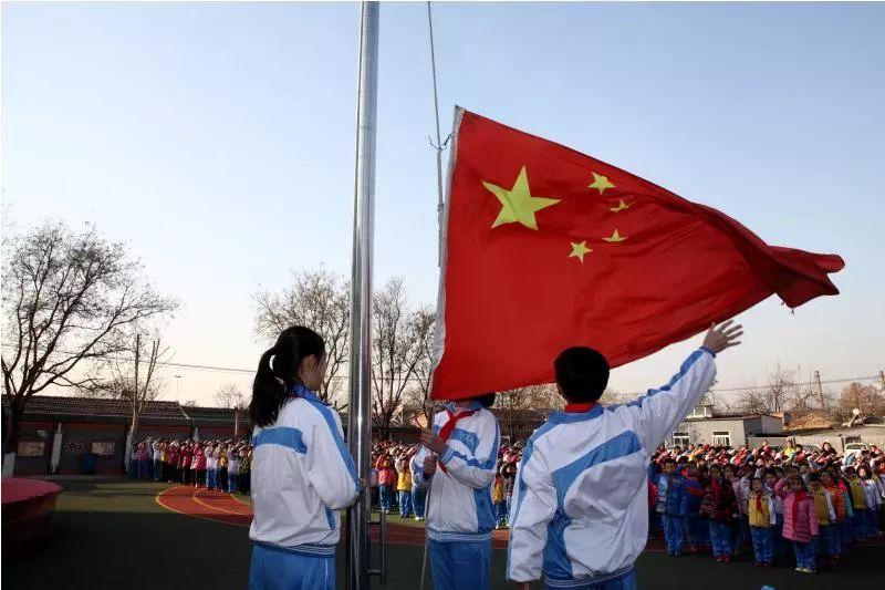 乔治维阿造访尤文训练中心,并与球员&阿莱格里&管理层成员交谈